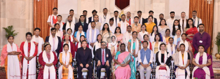 President Droupadi Murmu honours North-East artisans and weavers